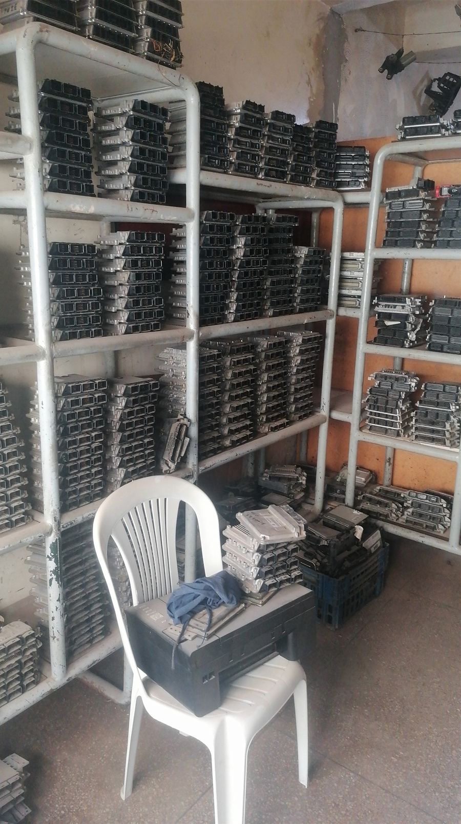 رفوف ECU فورشة Khalid Diagnostic Auto